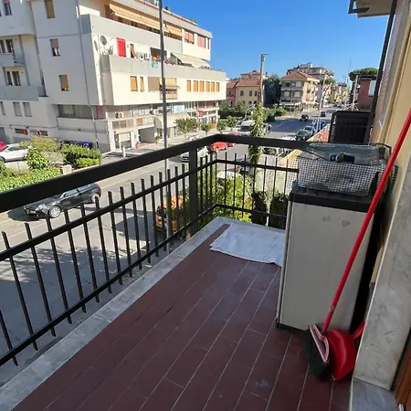 Appartamento Mary A 5 Minuti A Piedi Dal Mare Marina Di Carrara Exterior photo
